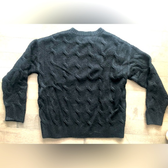 Black sweater with long sleeves, size M - Picture 2 of 3